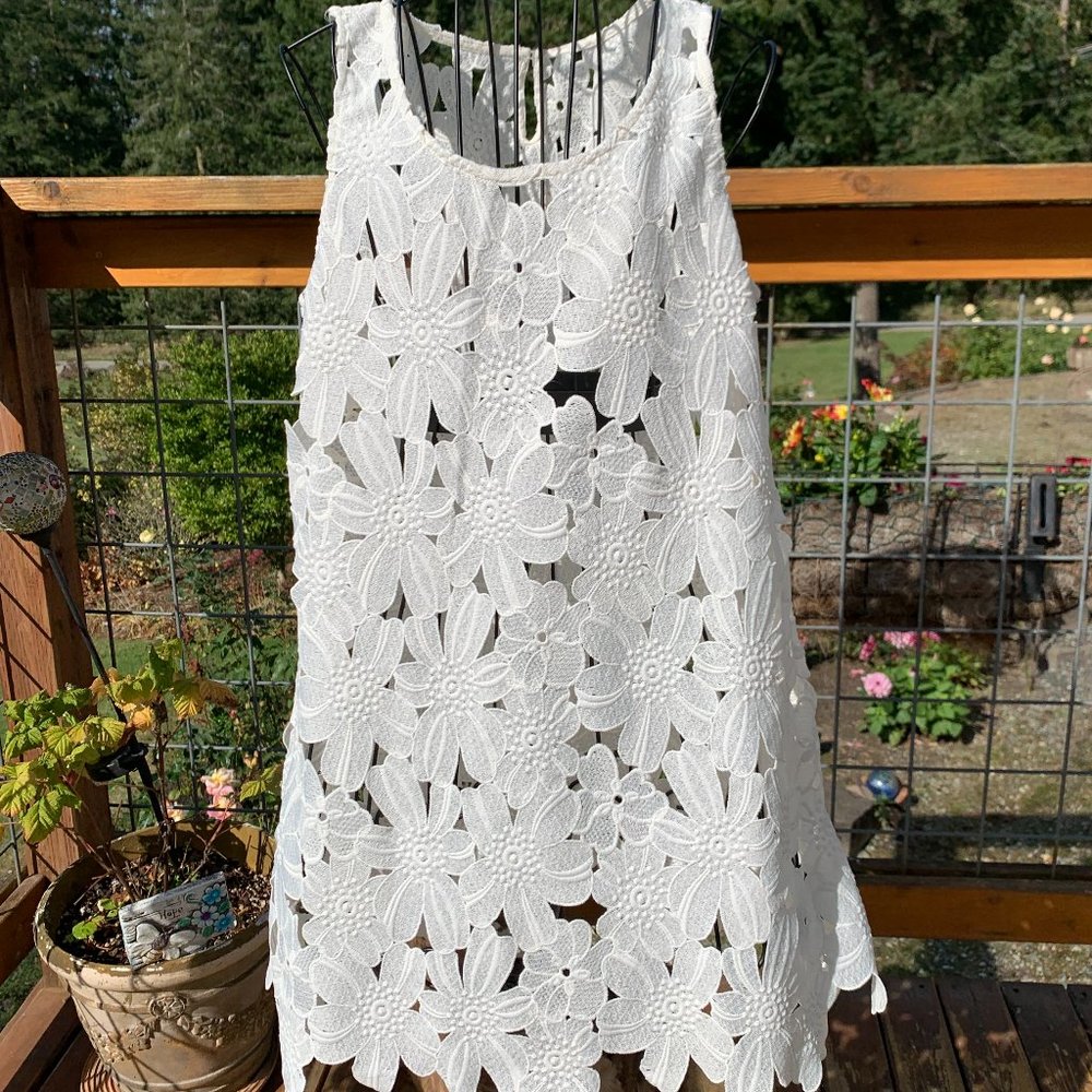 Free's Shop Ladies size Medium White Lace Applique Dress